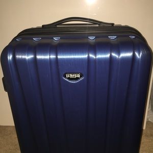 Medium size spinner luggage