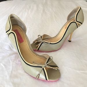 BETSEY JOHNSON Grey Leather D'Orsay Peep Toe Pump