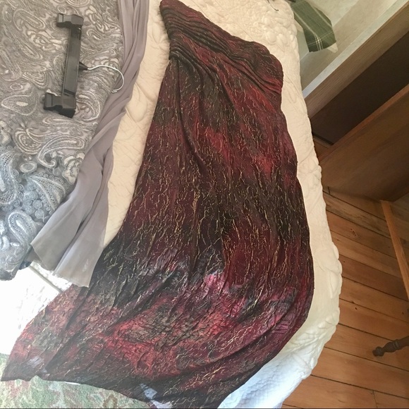 Formal gown - Picture 4 of 5