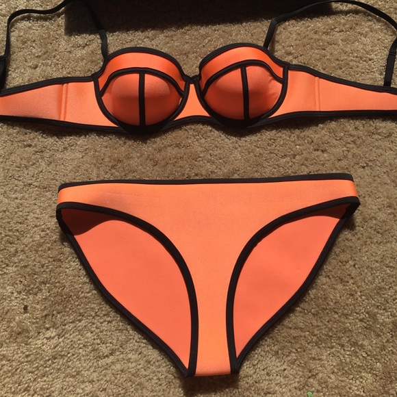 Set of 2 Triangl Neoprene Bikini's with Box & Bag! - Picture 3 of 7