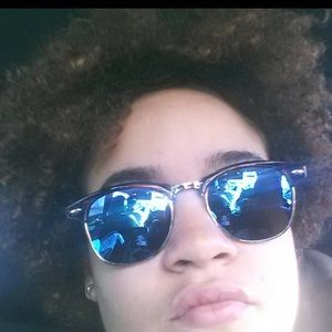 Meet your Posher, Chloe