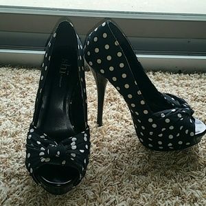 Pinup polka dot stilettos
