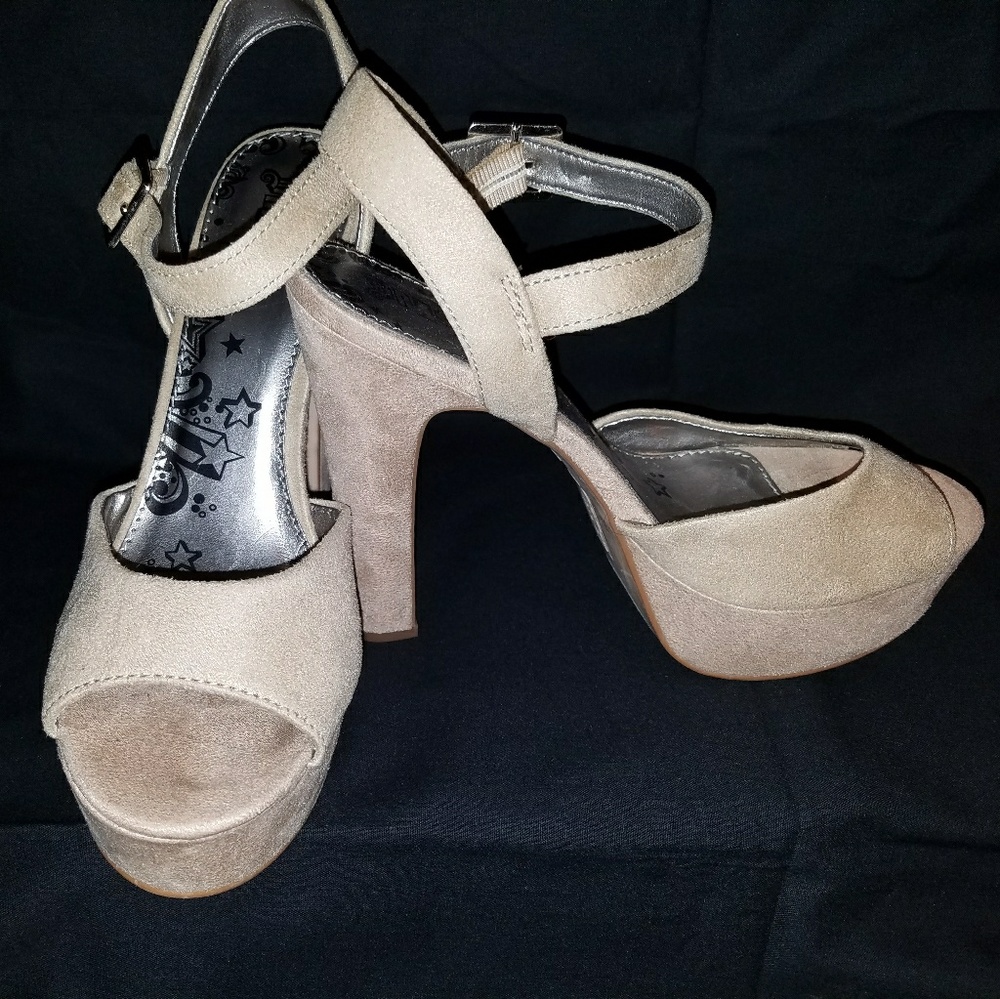 NEW Sz9 Sexy Nude Platform Heels