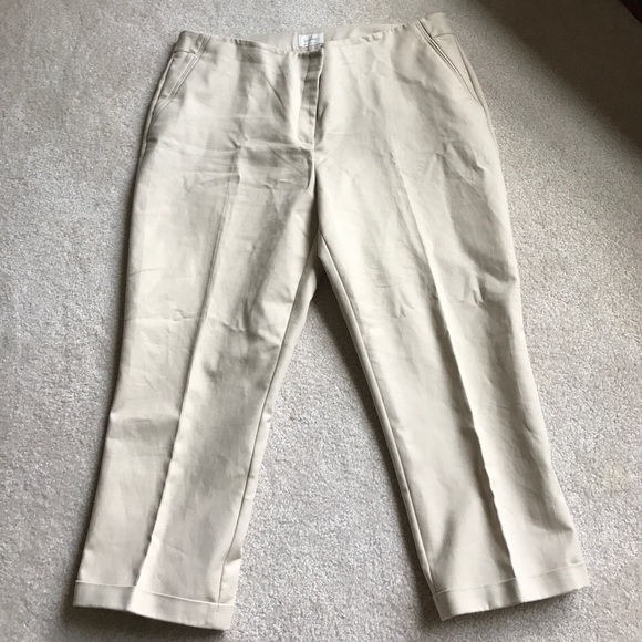 So Slimming Chico cropped pants - Picture 2 of 3