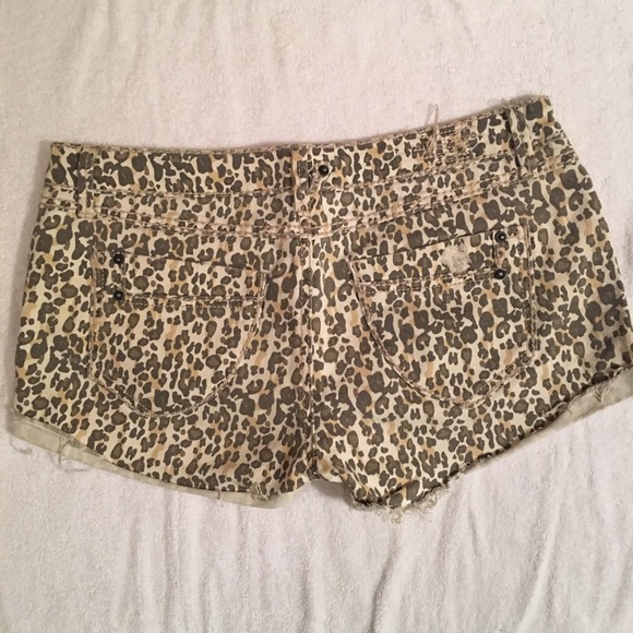 Junior size  leopard print shirt shorts - Picture 2 of 3