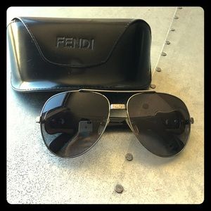 Fendi Aviators! 😎