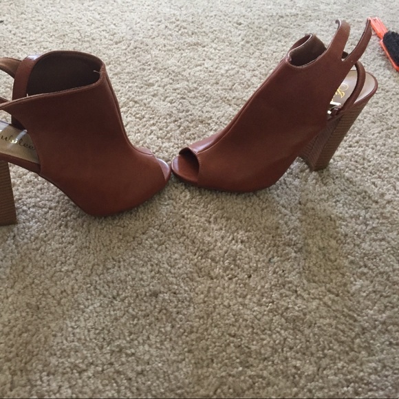 Chestnut color heels - Picture 2 of 3