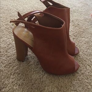 Chestnut color heels