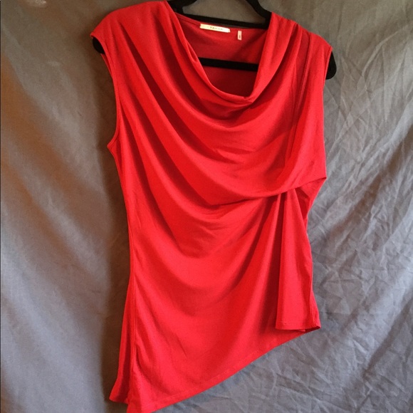 ✨Red T Tahari blouse ✨ - Picture 4 of 8