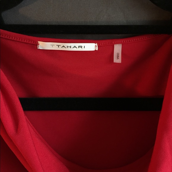 ✨Red T Tahari blouse ✨ - Picture 3 of 8