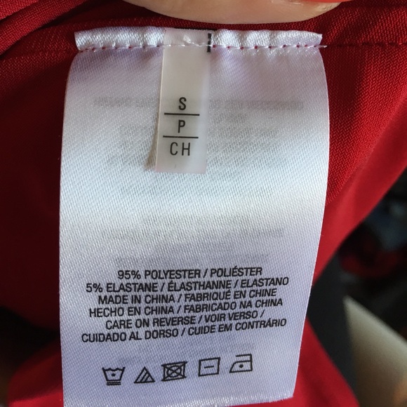 ✨Red T Tahari blouse ✨ - Picture 7 of 8