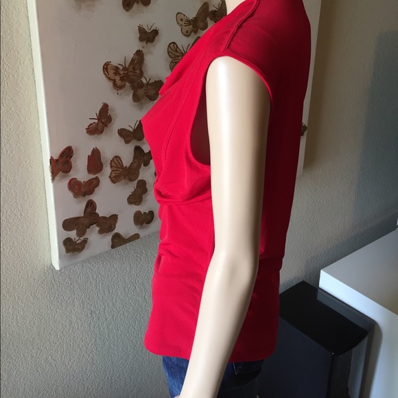 ✨Red T Tahari blouse ✨ - Picture 8 of 8