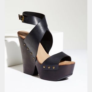 BCBG Wedges 💥💥