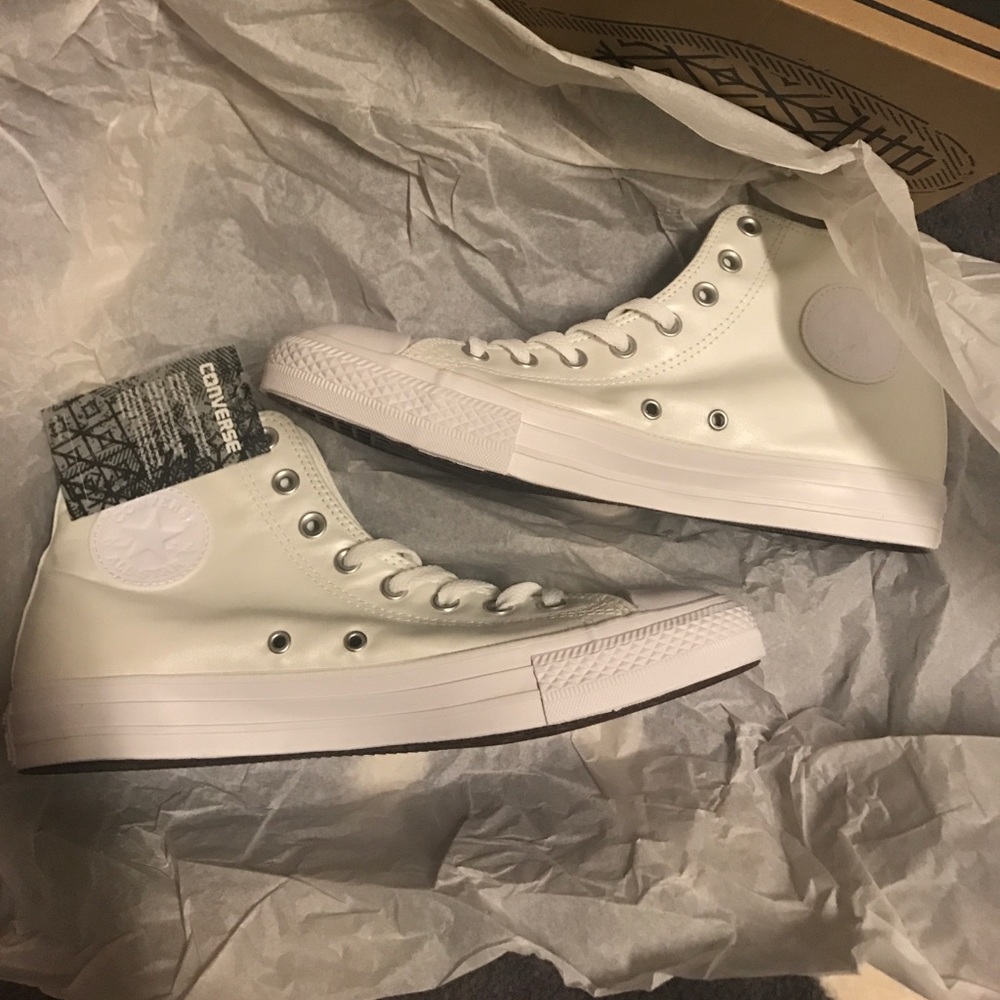 Pearl/metallic white converse, brand new