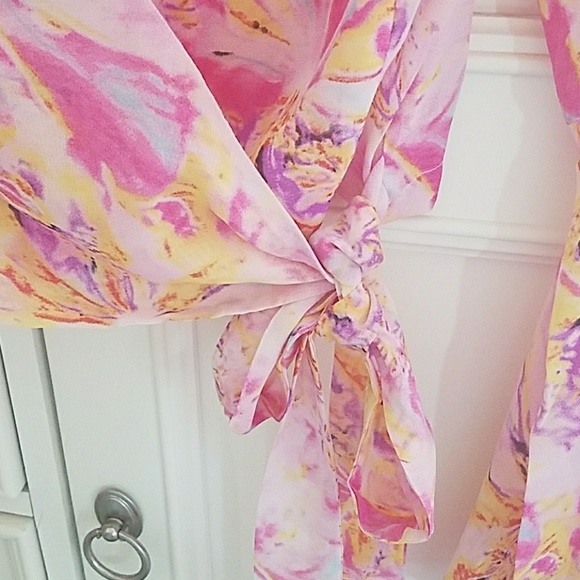 π Host Pick π Gorgeous Wrap Top - Picture 5 of 8