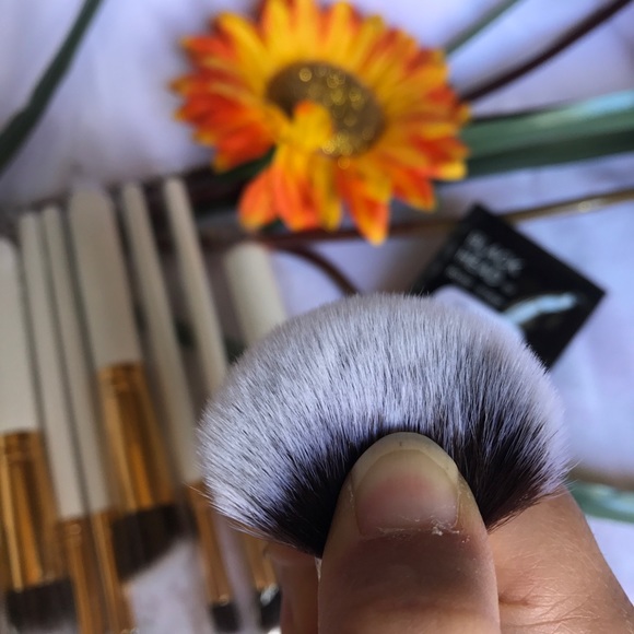 🎈SALE🎈 Bundle 10pcs Beauty Makeup Brushes Set - Picture 3 of 8