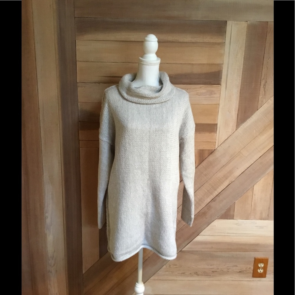 BIG SOFT COMFY SWEATER