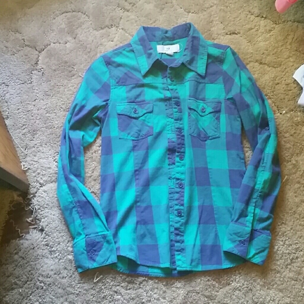 Size med button down top