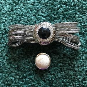 Bracelet with interchangable stone