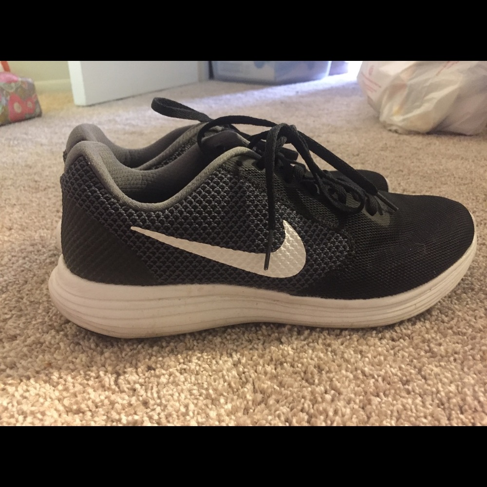 Women's Black Nikes Size 9