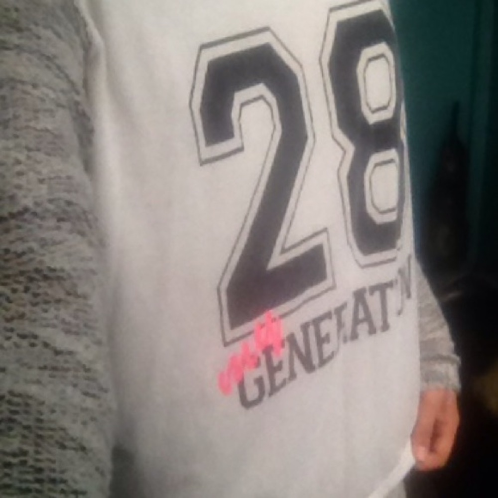 A long sleeve - Picture 2 of 2