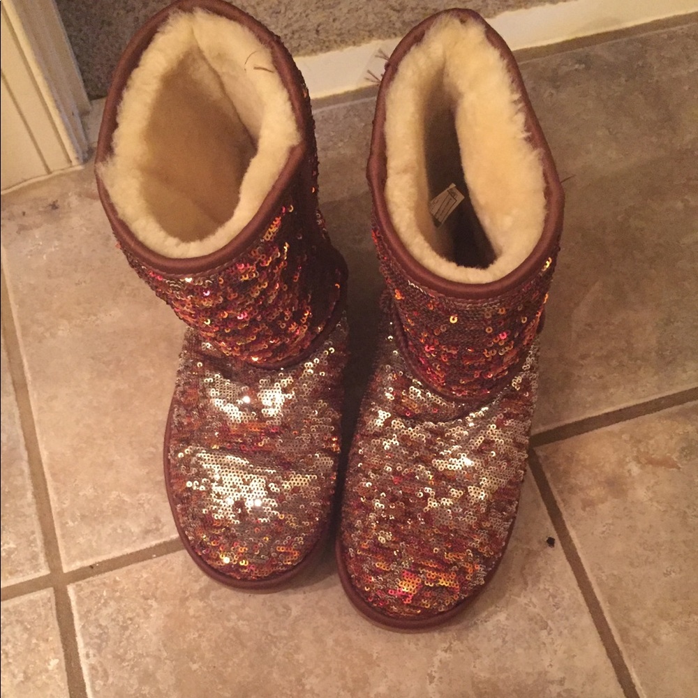 Size 7 sparkly Ugg’s
