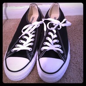 New Converse size 9 black- never worn