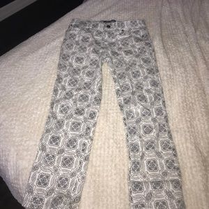 Patterned stretchy jeans