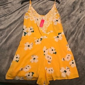 New Yellow flowery romper