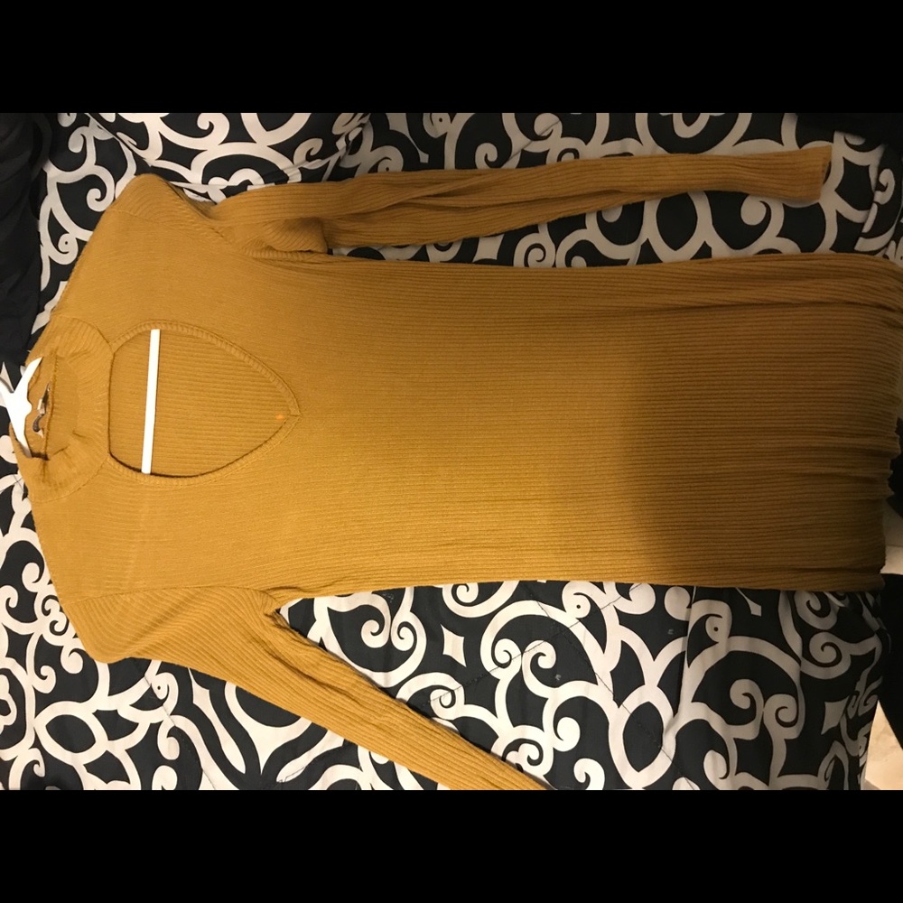 Dress - Picture 3 of 5