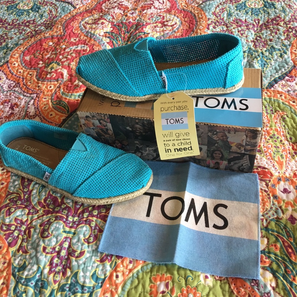 Classic Turquoise Freetown Toms NWT **make offer**