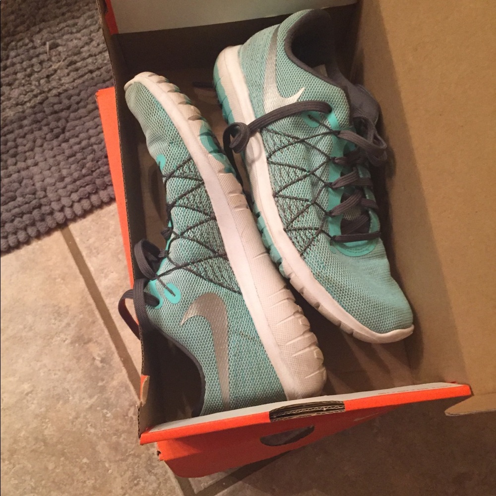 Nike tennis shoes