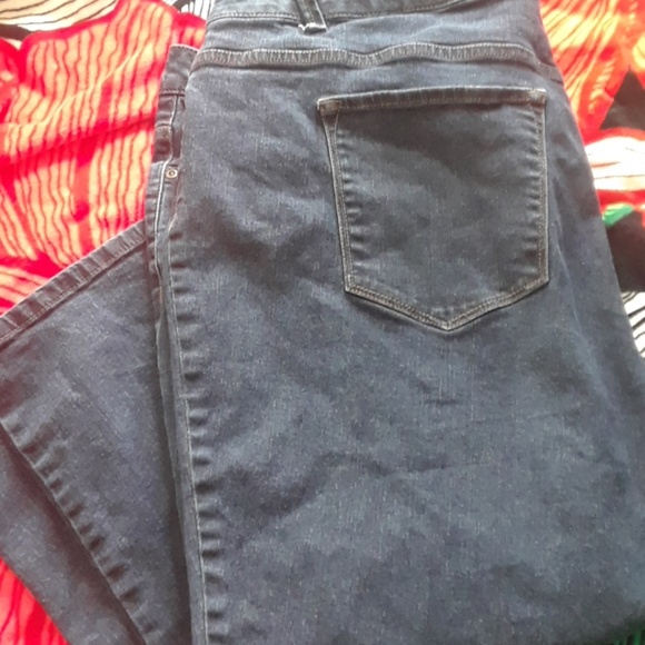 Mid-Rise Capri - Picture 3 of 4