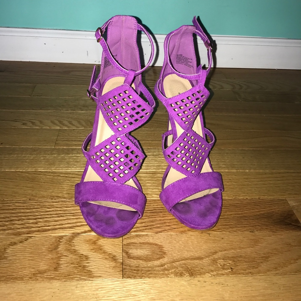 HEELS