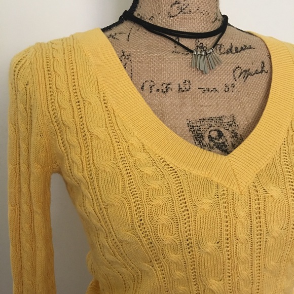 AE Cable Knit Sweater - Picture 4 of 5