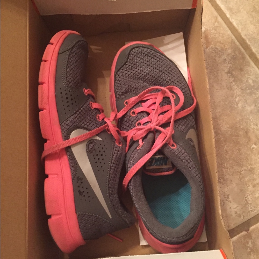 Nike tennis shoes