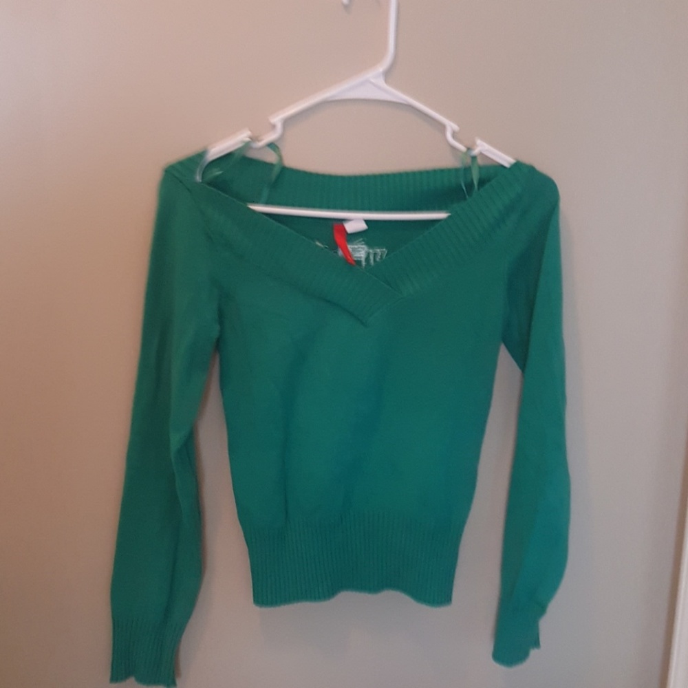H&M apple green v neck sweater