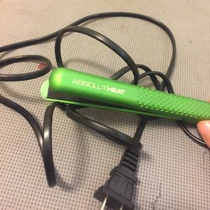 Tiny straightener