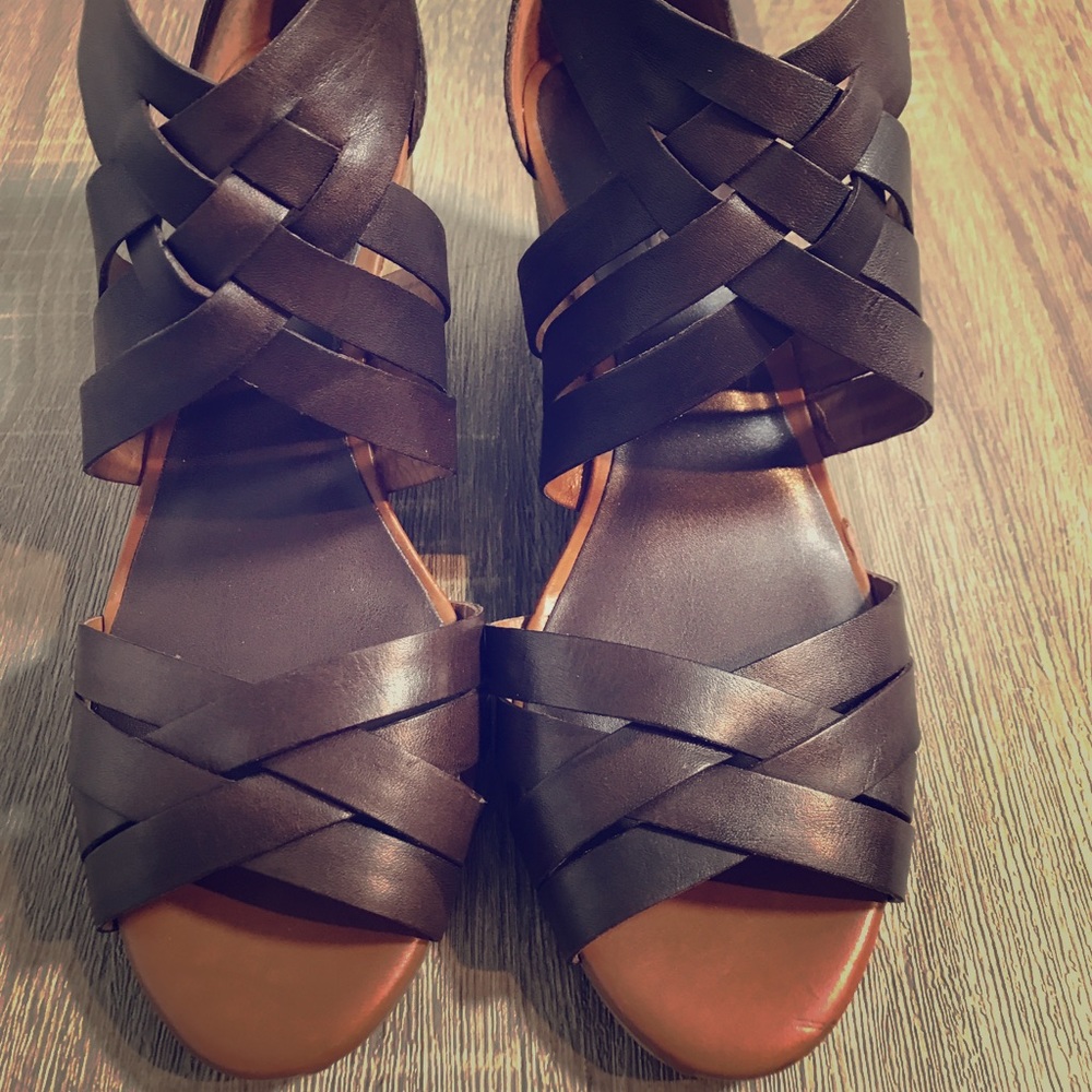 Gorgeous Strap Sandals Lucky 🍀 Brand
