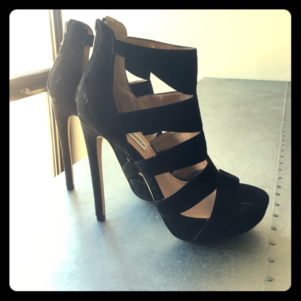 Never worn Steve Madden Platform Pumps! 👠
