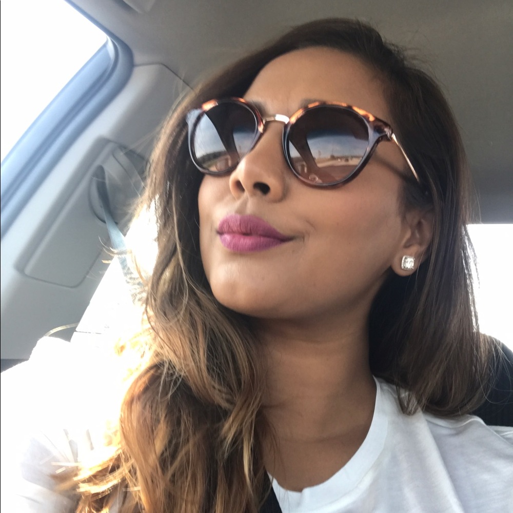 Meet your Posher, Artika