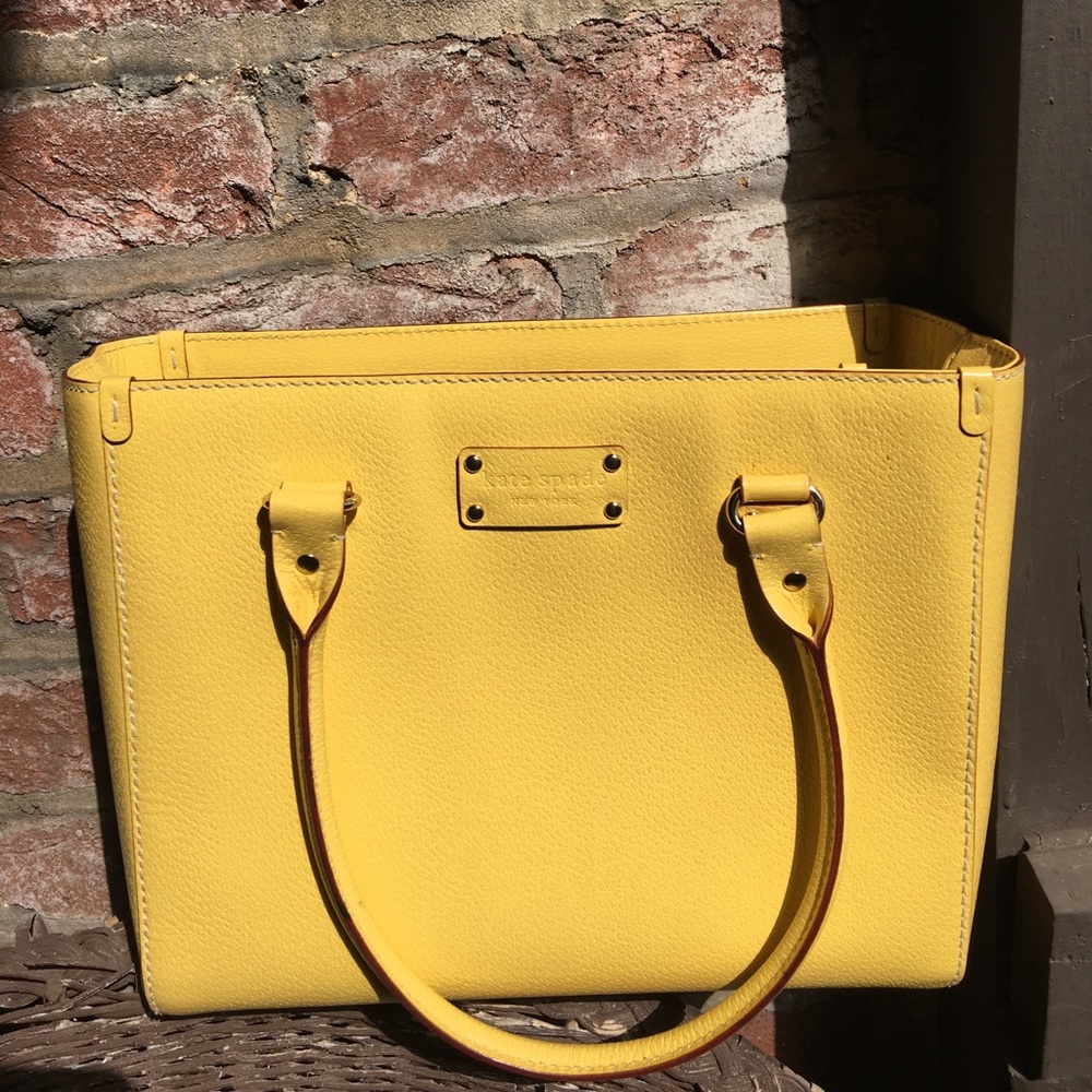 🎉HP SIMPLY CHIC 🎉Bright beautiful Kate spade bag