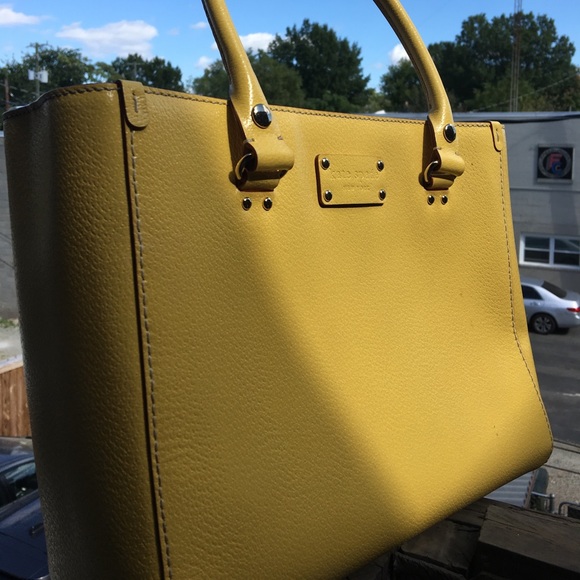 🎉HP SIMPLY CHIC 🎉Bright beautiful Kate spade bag - Picture 4 of 8