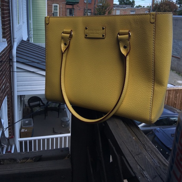🎉HP SIMPLY CHIC 🎉Bright beautiful Kate spade bag - Picture 8 of 8