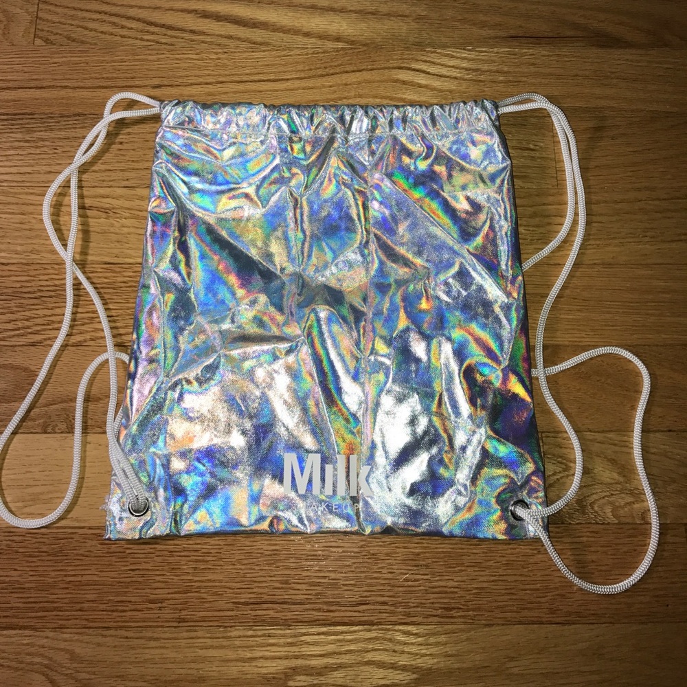 MAKEUP CARRIER