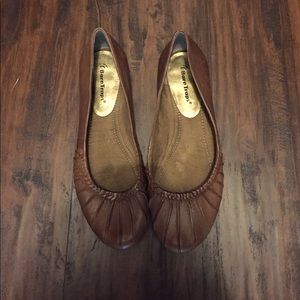 Brown ballet flats