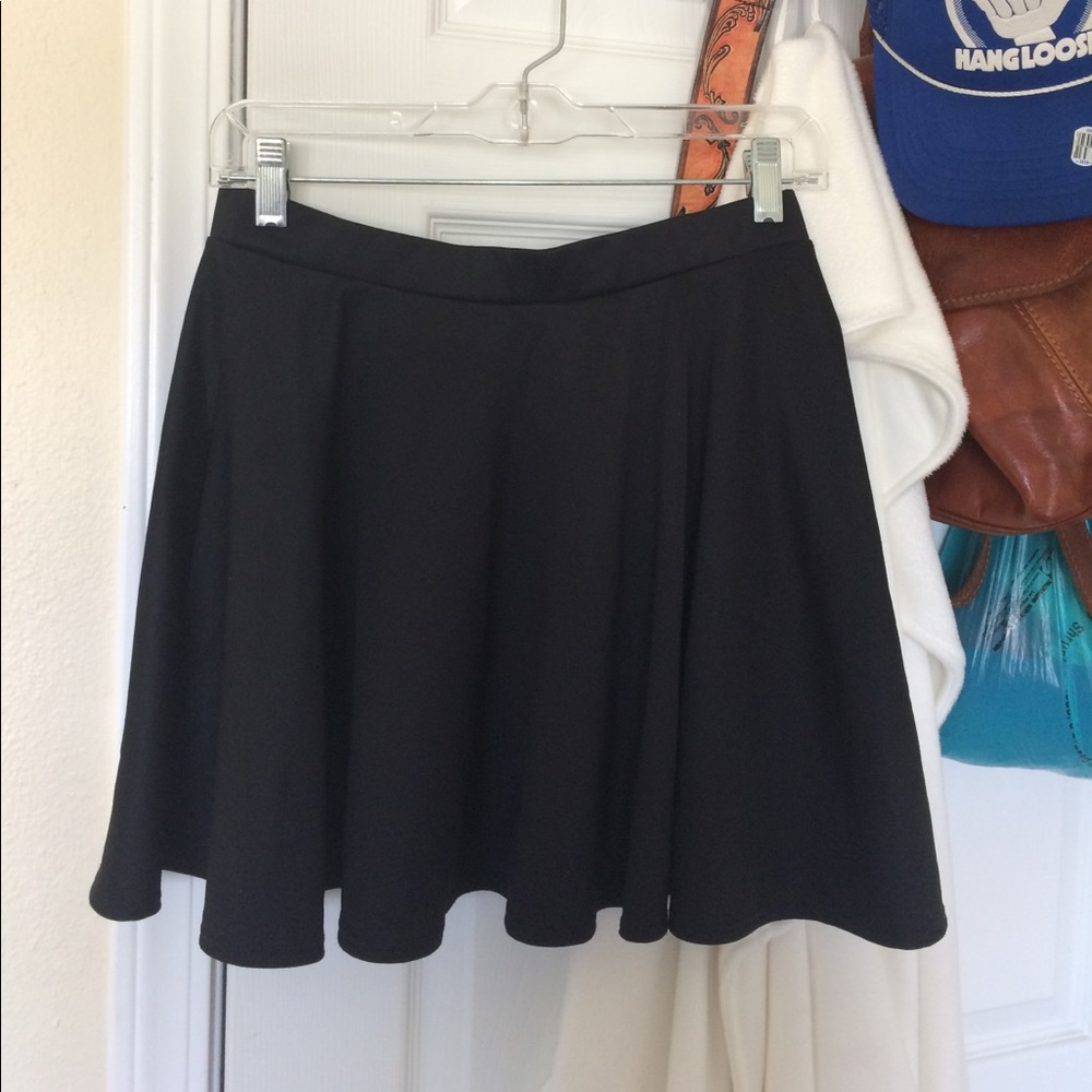 Black skater skirt