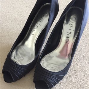 White House Black Market Jordon Peep Toe 4” Heel