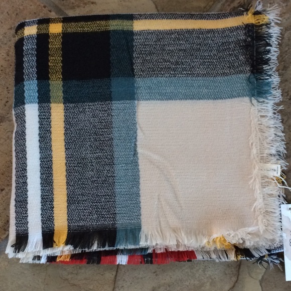 🍃💕NWT Beige Multi Plaid Blanket Scarf - Picture 5 of 5
