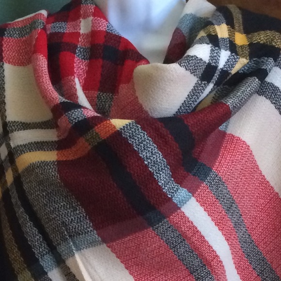 🍃💕NWT Beige Multi Plaid Blanket Scarf - Picture 2 of 5